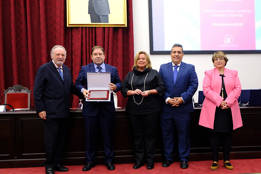 AEC AMADOR MENENDEZ VELANZQUEZ Y ENRIQUE DE LA ROSA